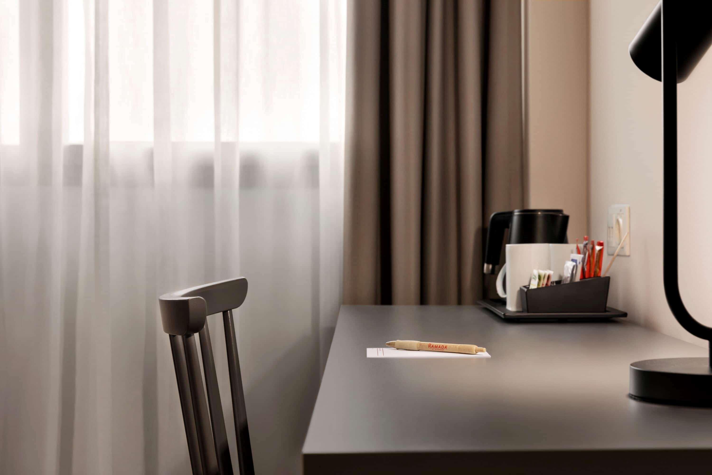 Отель Ramada By Wyndham Madrid Хетафе Экстерьер фото