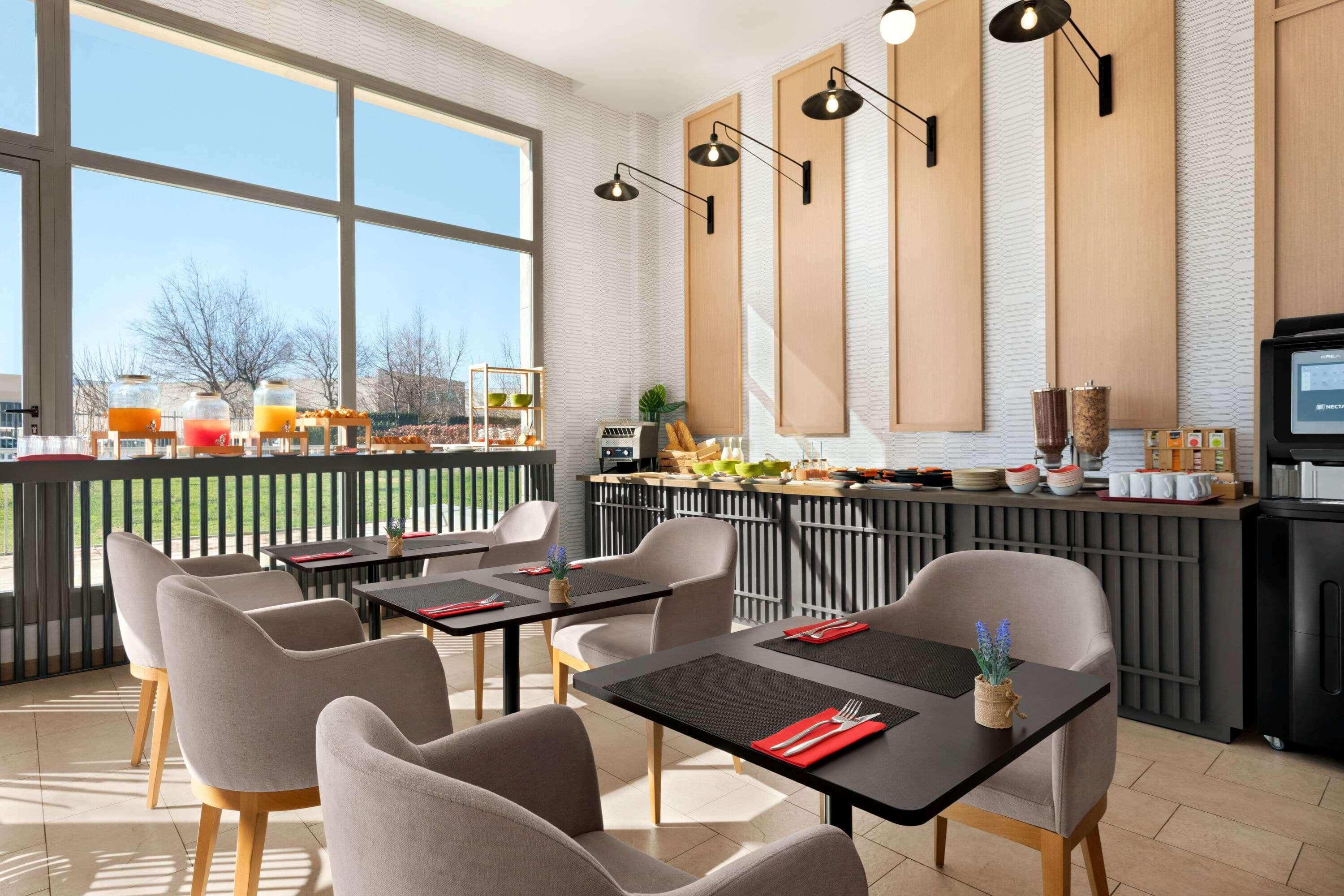 Отель Ramada By Wyndham Madrid Хетафе Экстерьер фото