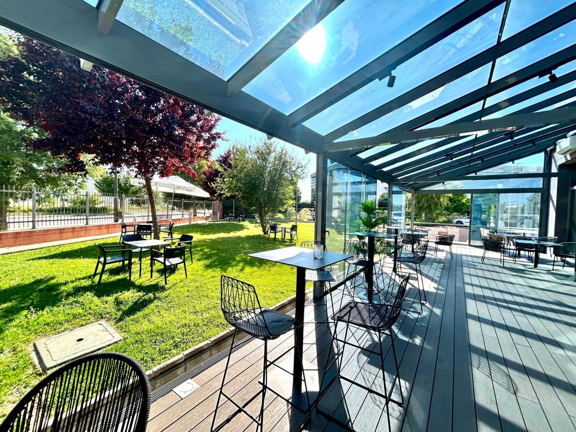 Отель Ramada By Wyndham Madrid Хетафе Экстерьер фото